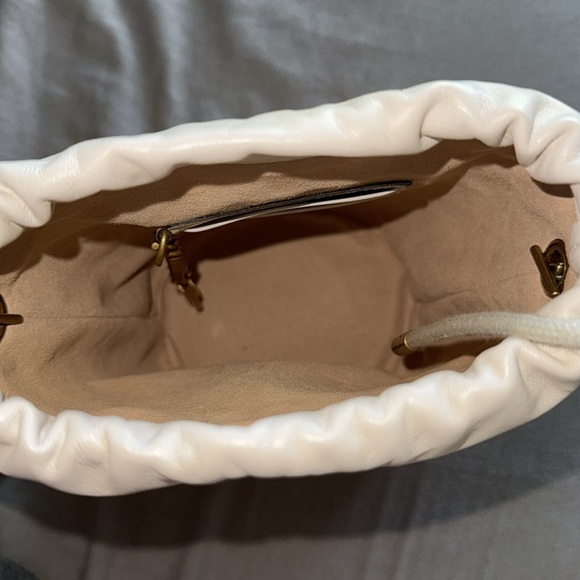 [BRAND NEW] never used : GUCCI bucket purse/bag. All white w/ tan leather suede - Picture 3 of 7